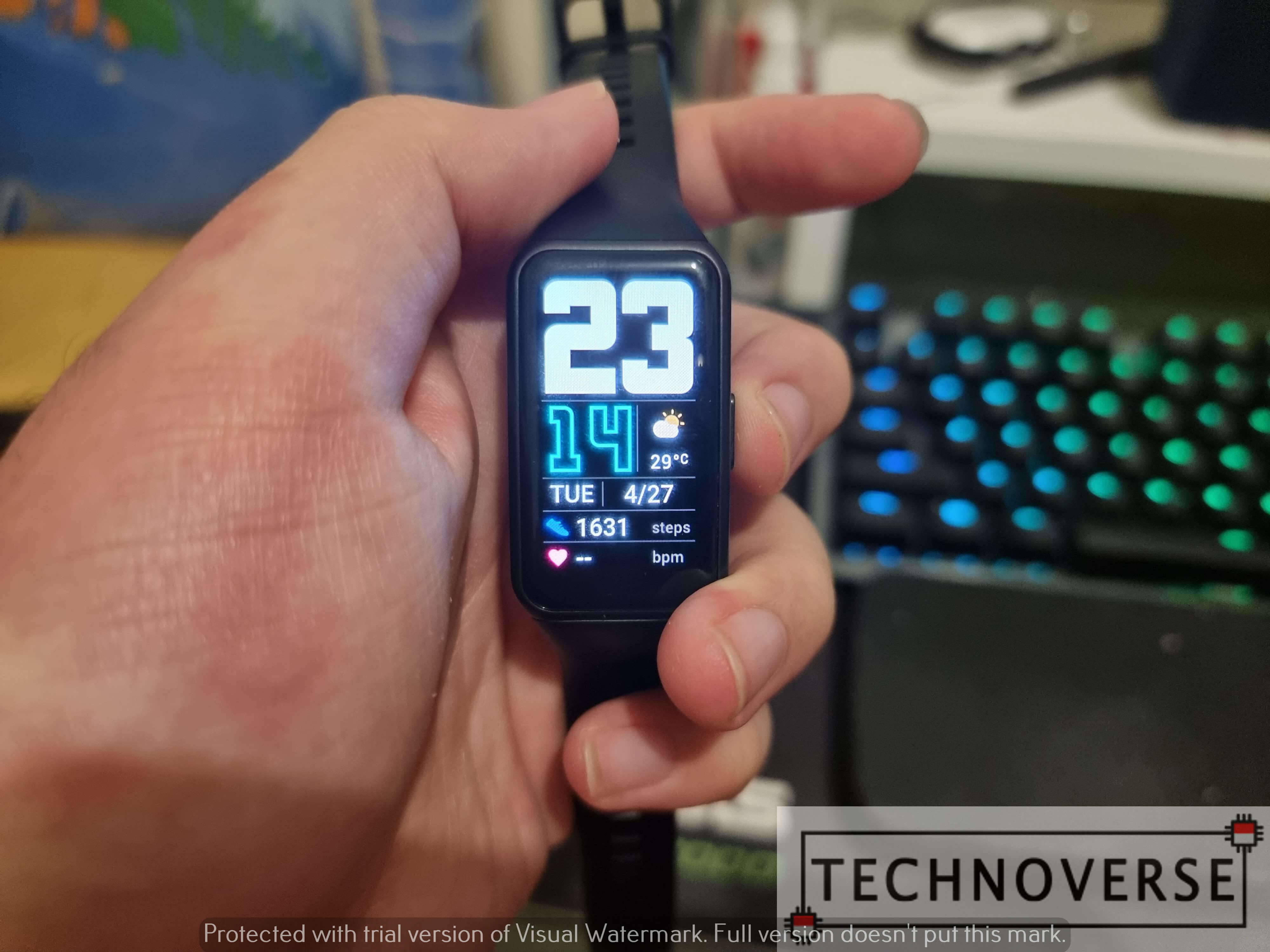 Что лучше mi band 6 или honor band 6